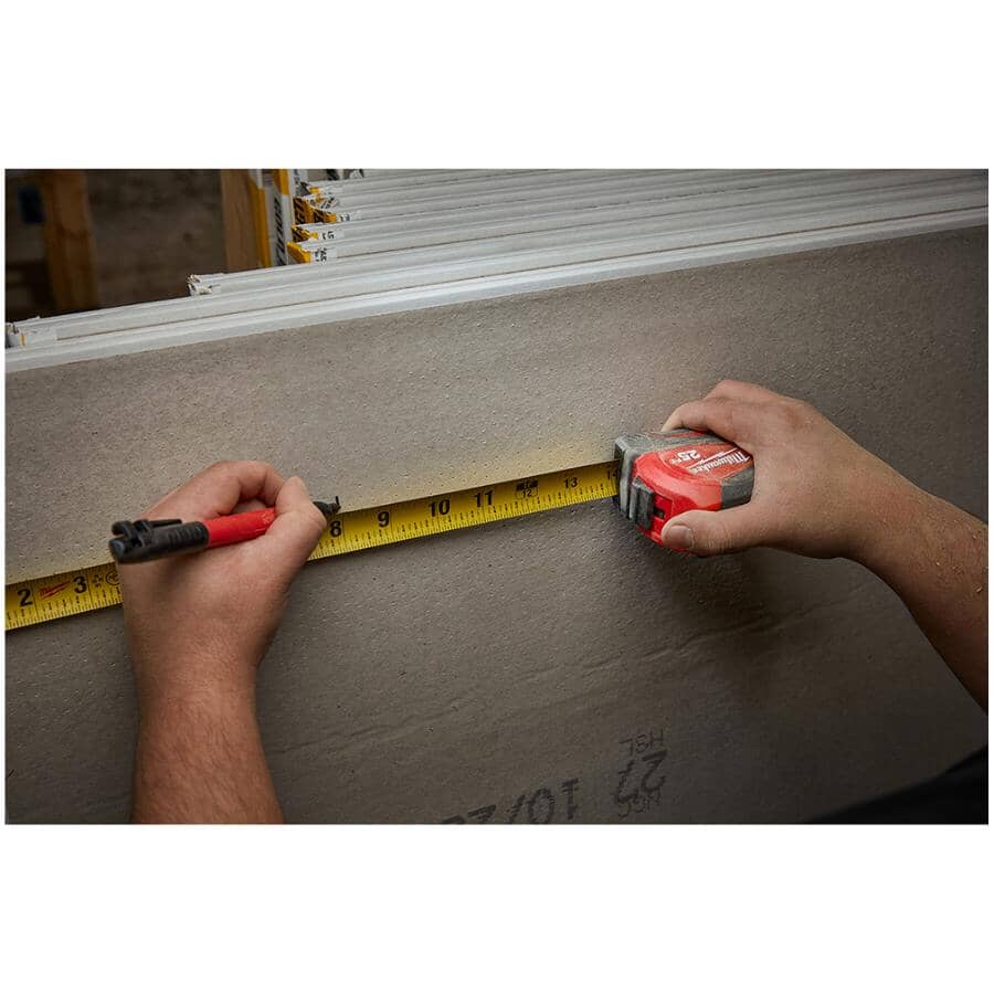 MILWAUKEE 16' Compact Tape Measure | Home Hardware