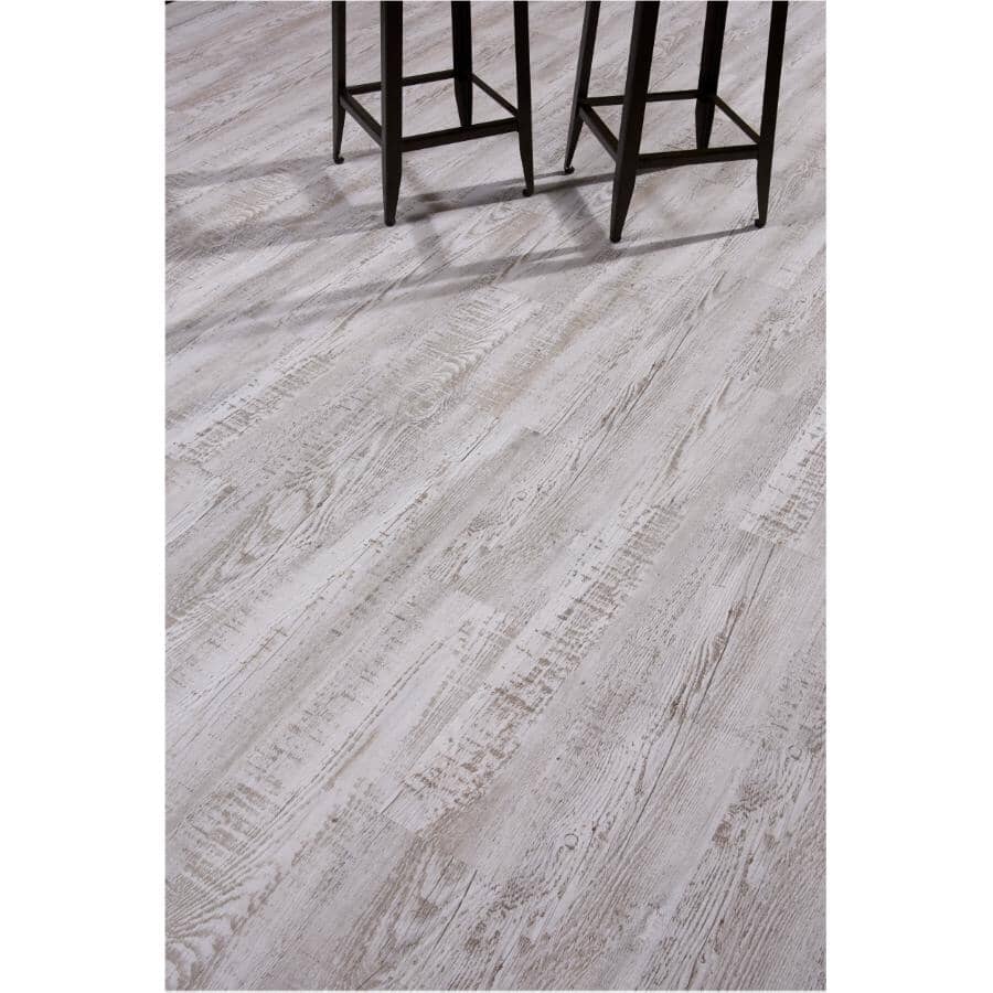 QUALITY CRAFT 24 sq. ft. 6" x 36" 10mm Snowcap Press & Go Expresso ...