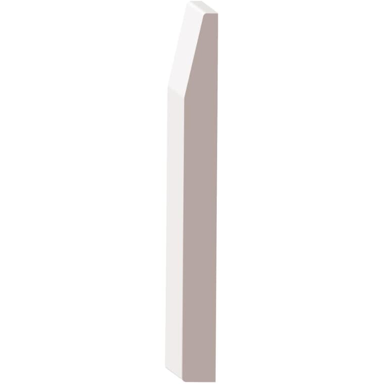Moulure de plinthe biseautée apprêtée en MDF de 3/8 po x 3-7/8 po, au pied linéaire
