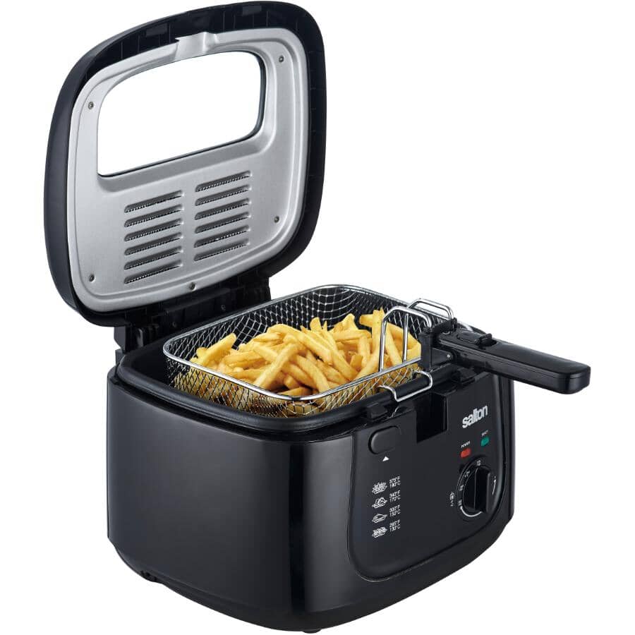 Salton 2.5L Round White Cool Touch Deep Fryer | Home Hardware