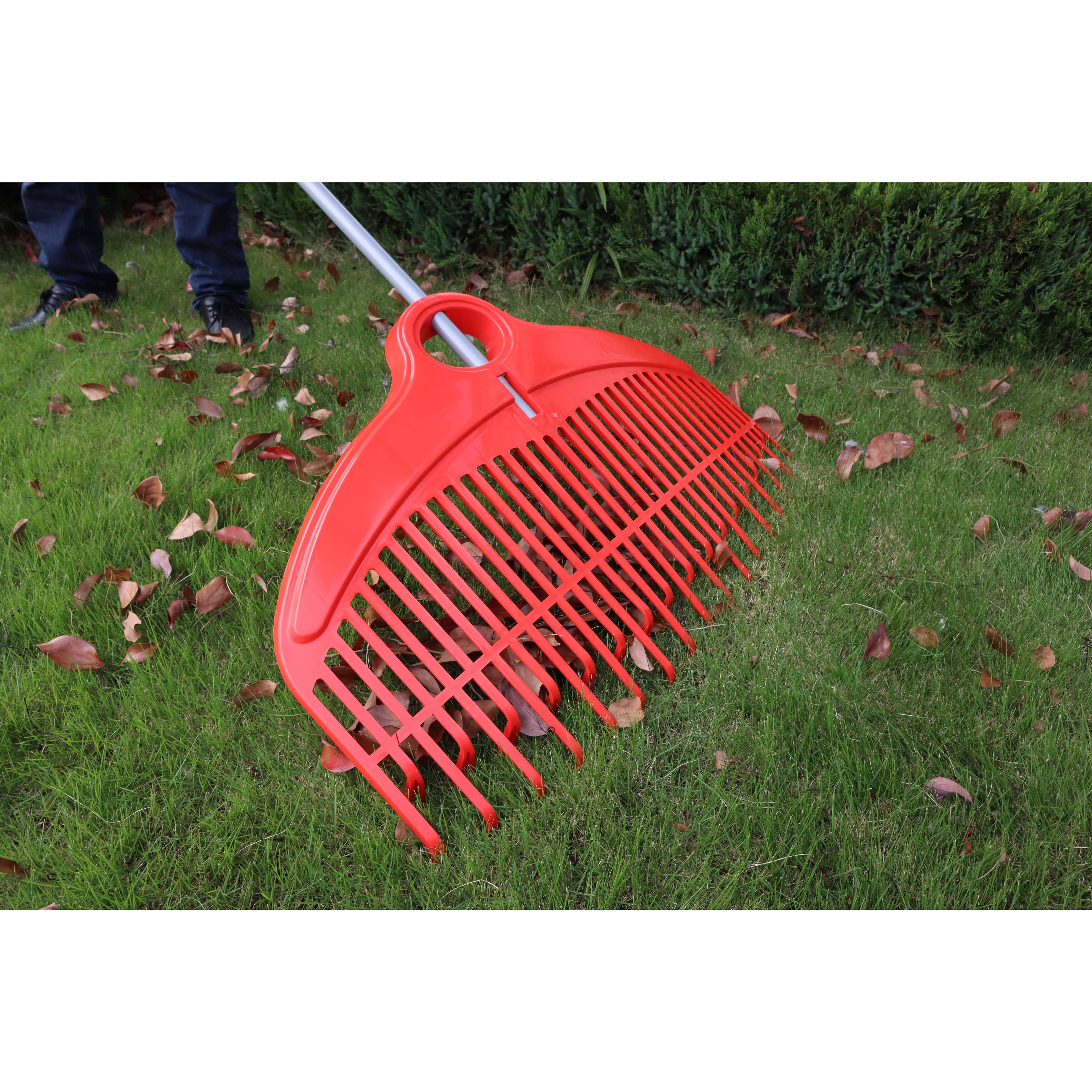 BENCHMARK 33 Dual Grabbing Tines Extra Wide Rake with 70