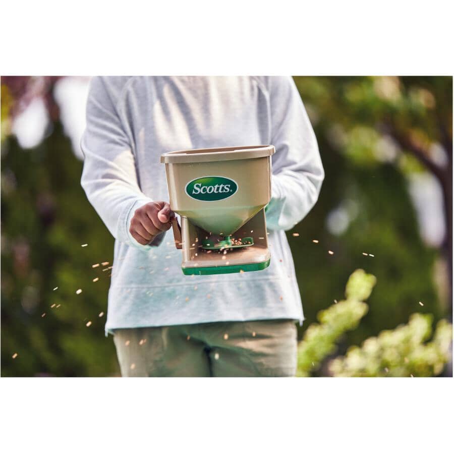 SCOTTS Green Hand Held Fertilizer Spreader | Home Hardware