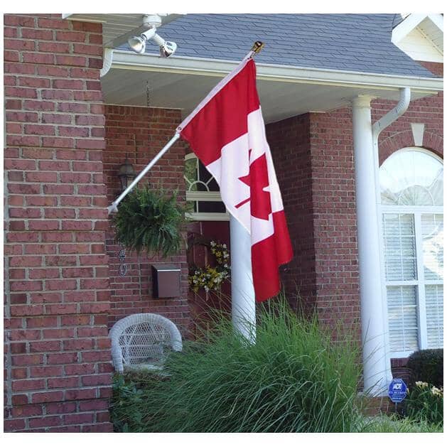 FLAGS UNLIMITED 6' Flagpole Kit with Spinning Action | Home Hardware