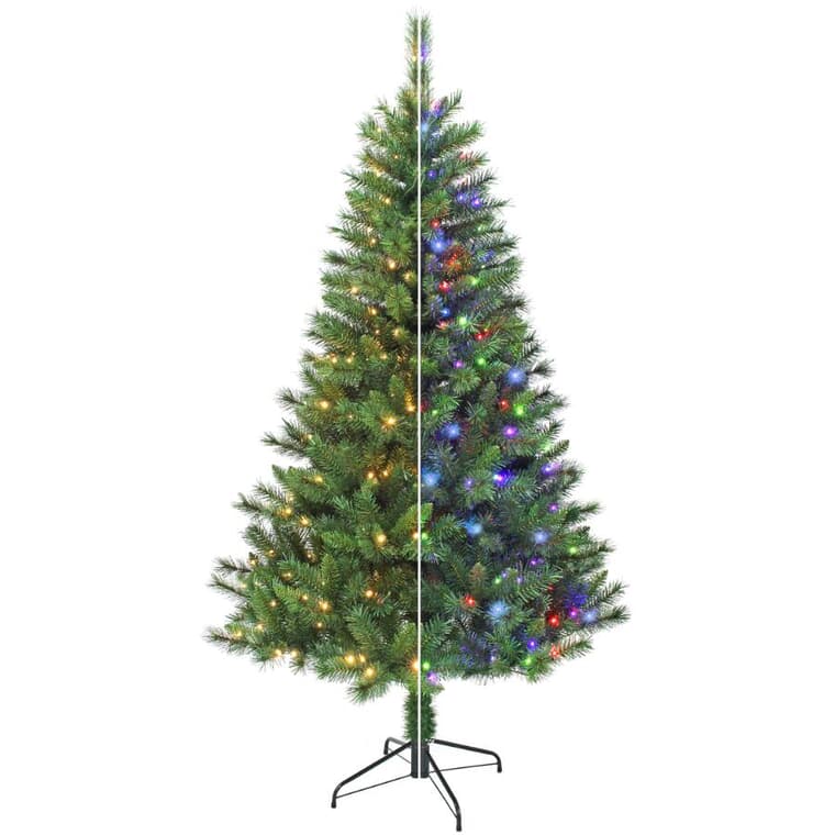 Arbre de Noël de style pin écossais de 6,5 pi, avec 250 lumières à DEL changeant de couleur