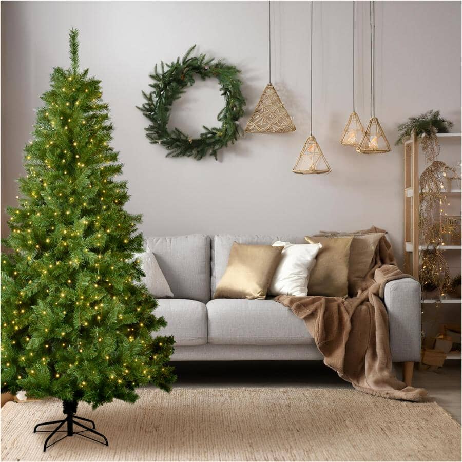 DANSON DECOR Arbre de Noël de style pin noble de 6,5 pi, avec 300 micro ...