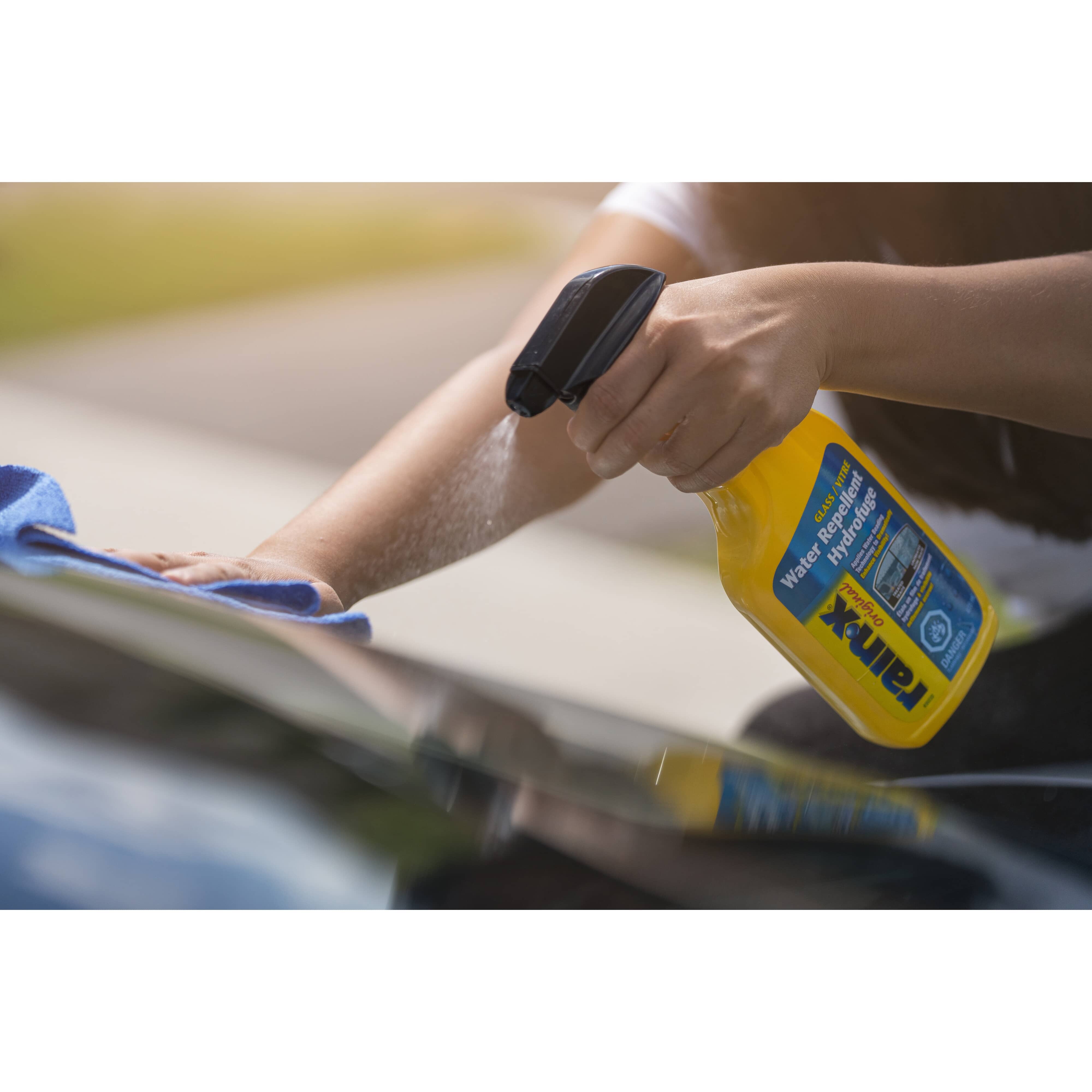 Spray Rain RAIN-X Glass Water Repellant | Home Hardware